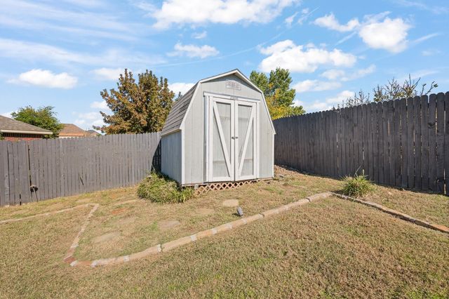 7103 Camp Creek Drive, Arlington, TX 76002