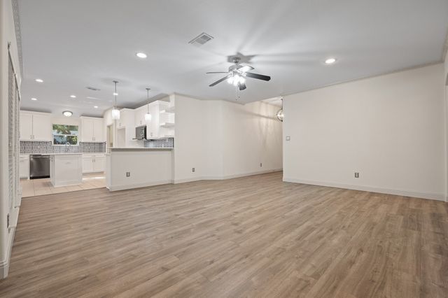 7103 Camp Creek Drive, Arlington, TX 76002