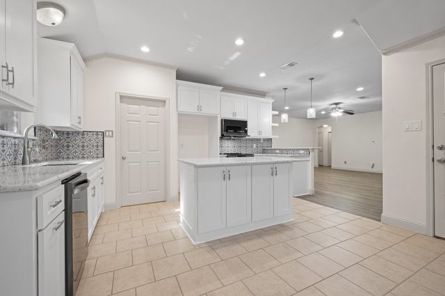 7103 Camp Creek Drive, Arlington, TX 76002