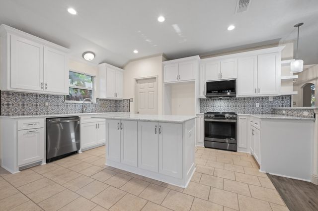 7103 Camp Creek Drive, Arlington, TX 76002