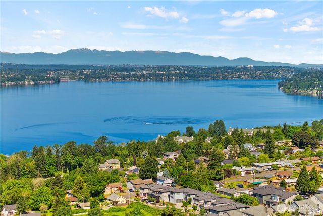 2147 NE 12th Street, Renton, WA 98056