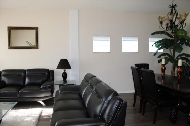 433 YORK DALE DRIVE, Ruskin, FL 33570