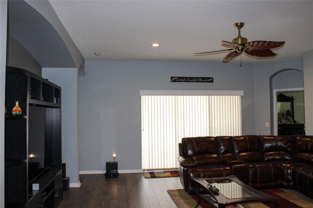 433 YORK DALE DRIVE, Ruskin, FL 33570