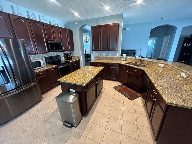 433 YORK DALE DRIVE, Ruskin, FL 33570