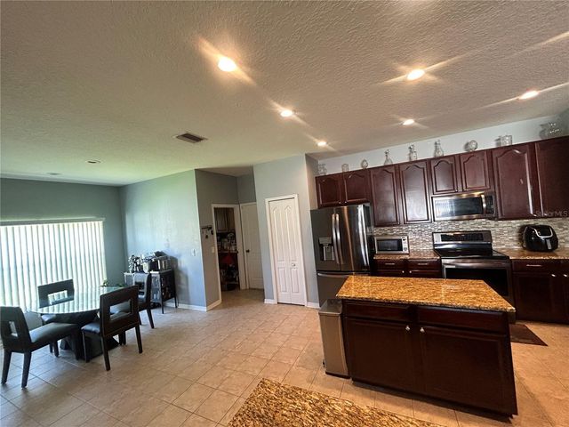 433 YORK DALE DRIVE, Ruskin, FL 33570
