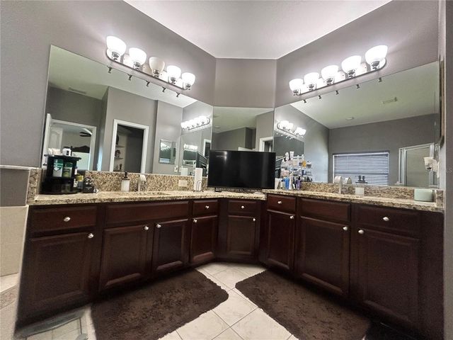 433 YORK DALE DRIVE, Ruskin, FL 33570