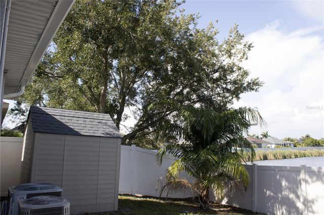433 YORK DALE DRIVE, Ruskin, FL 33570