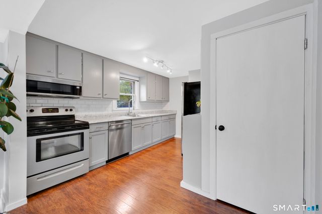 35 Scotch Cap Road, Waterford, CT 06375
