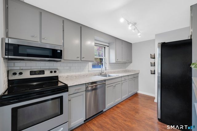 35 Scotch Cap Road, Waterford, CT 06375