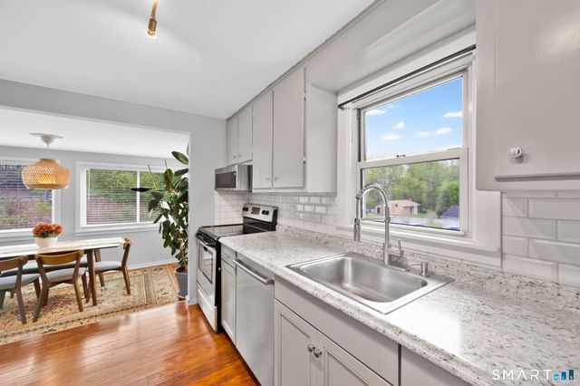 35 Scotch Cap Road, Waterford, CT 06375