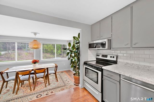 35 Scotch Cap Road, Waterford, CT 06375