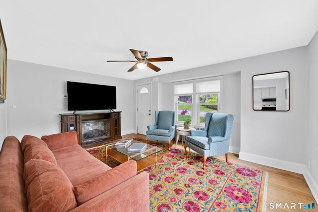 35 Scotch Cap Road, Waterford, CT 06375