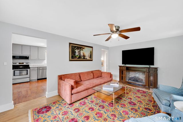 35 Scotch Cap Road, Waterford, CT 06375