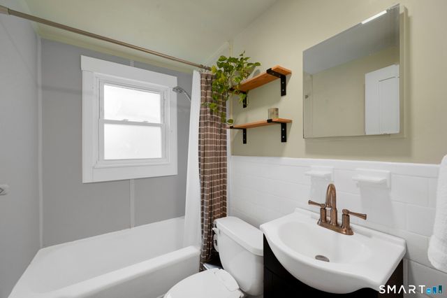35 Scotch Cap Road, Waterford, CT 06375