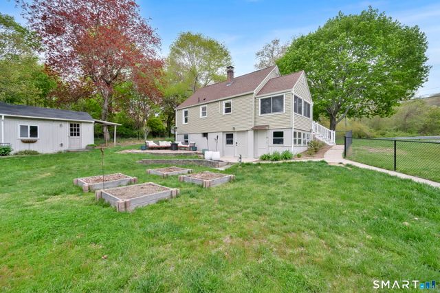 35 Scotch Cap Road, Waterford, CT 06375