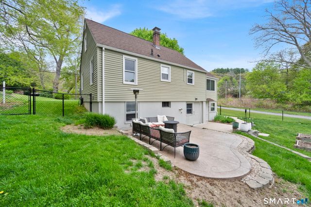 35 Scotch Cap Road, Waterford, CT 06375