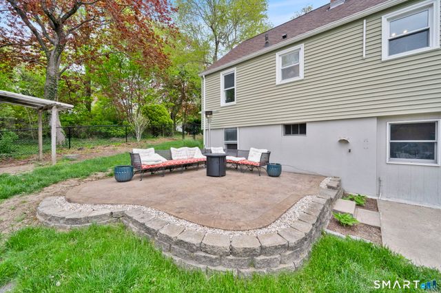 35 Scotch Cap Road, Waterford, CT 06375