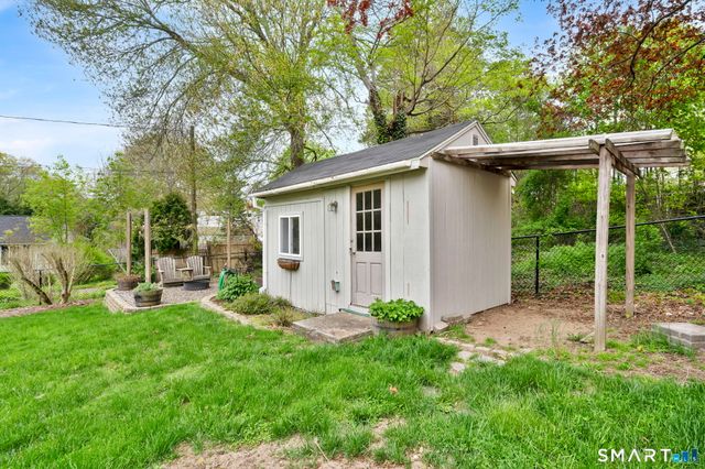 35 Scotch Cap Road, Waterford, CT 06375