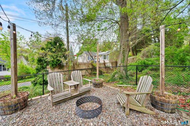 35 Scotch Cap Road, Waterford, CT 06375