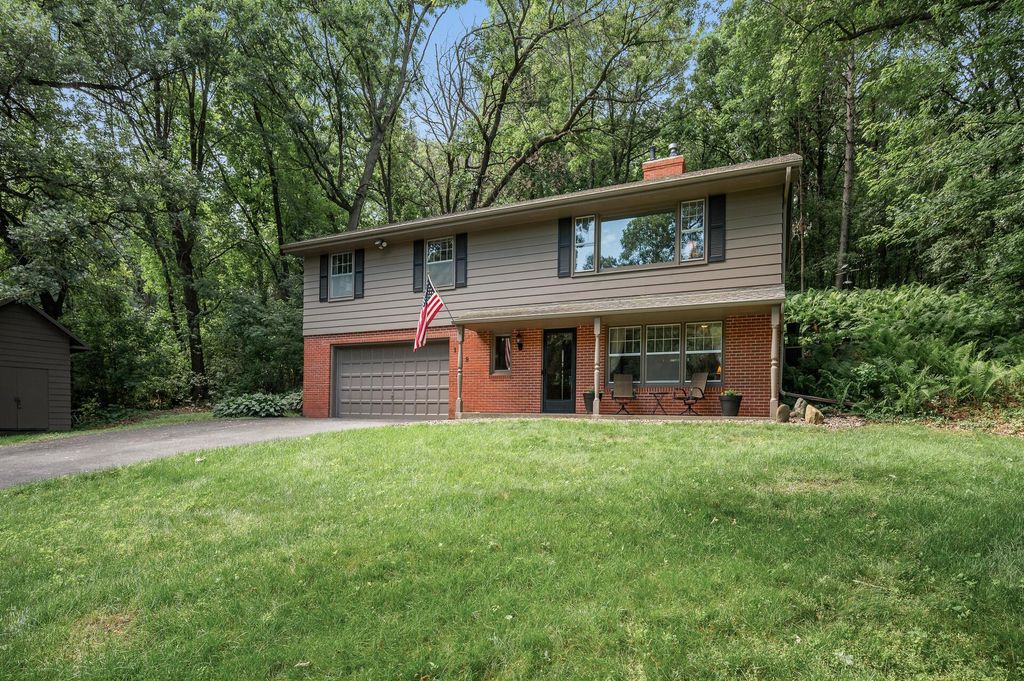 109 Cimarron Court, Apple Valley, MN 55124