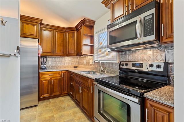 3856 Lampl AVE, Virginia Beach, VA 23452