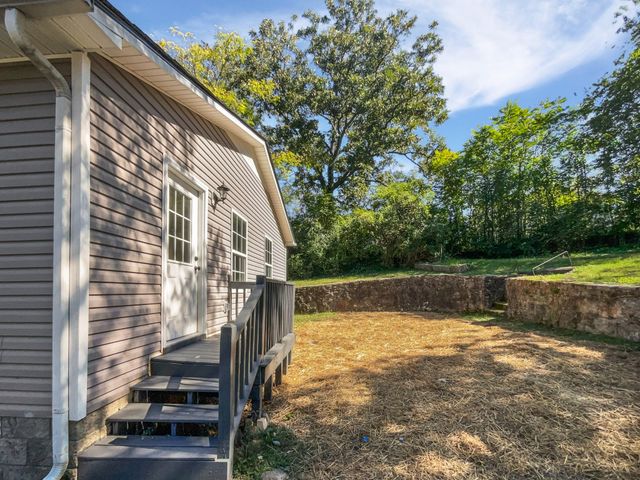 513 W 5th St, Columbia, TN 38401