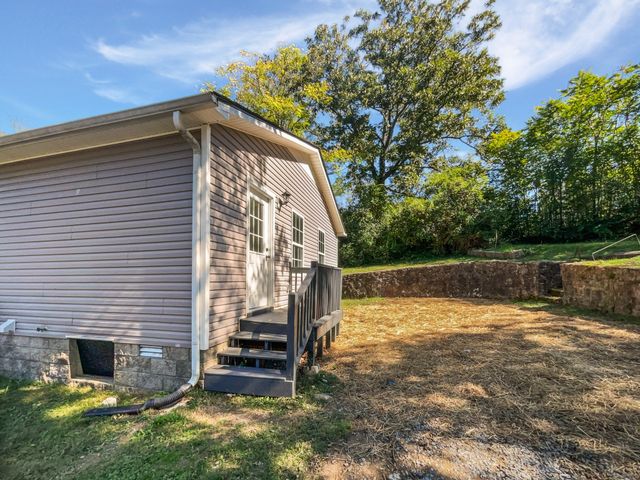 513 W 5th St, Columbia, TN 38401