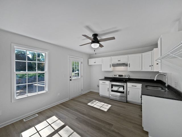 513 W 5th St, Columbia, TN 38401