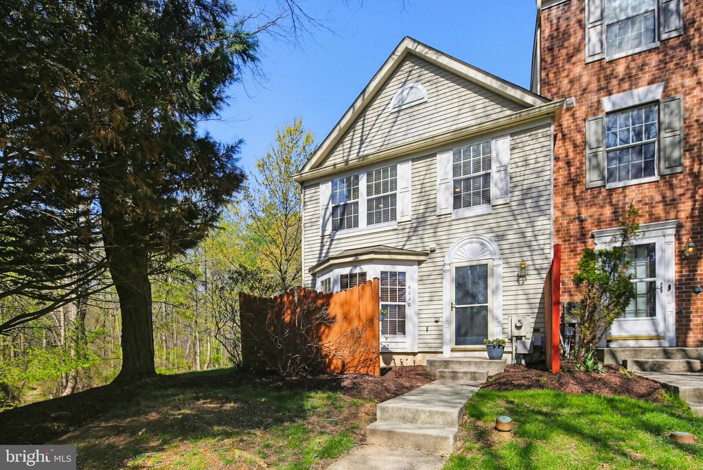 Image 1 of property listing at 6020 SAME SONG SQ #45, Columbia, MD 21044