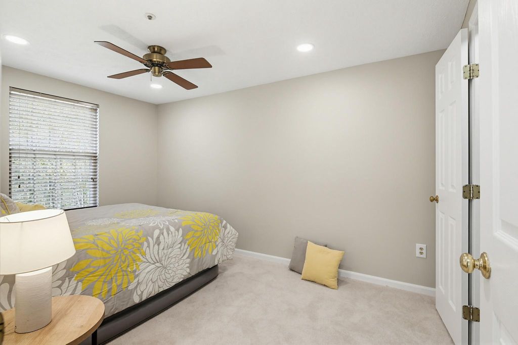 Image 18 of property listing at 6020 SAME SONG SQ #45, Columbia, MD 21044