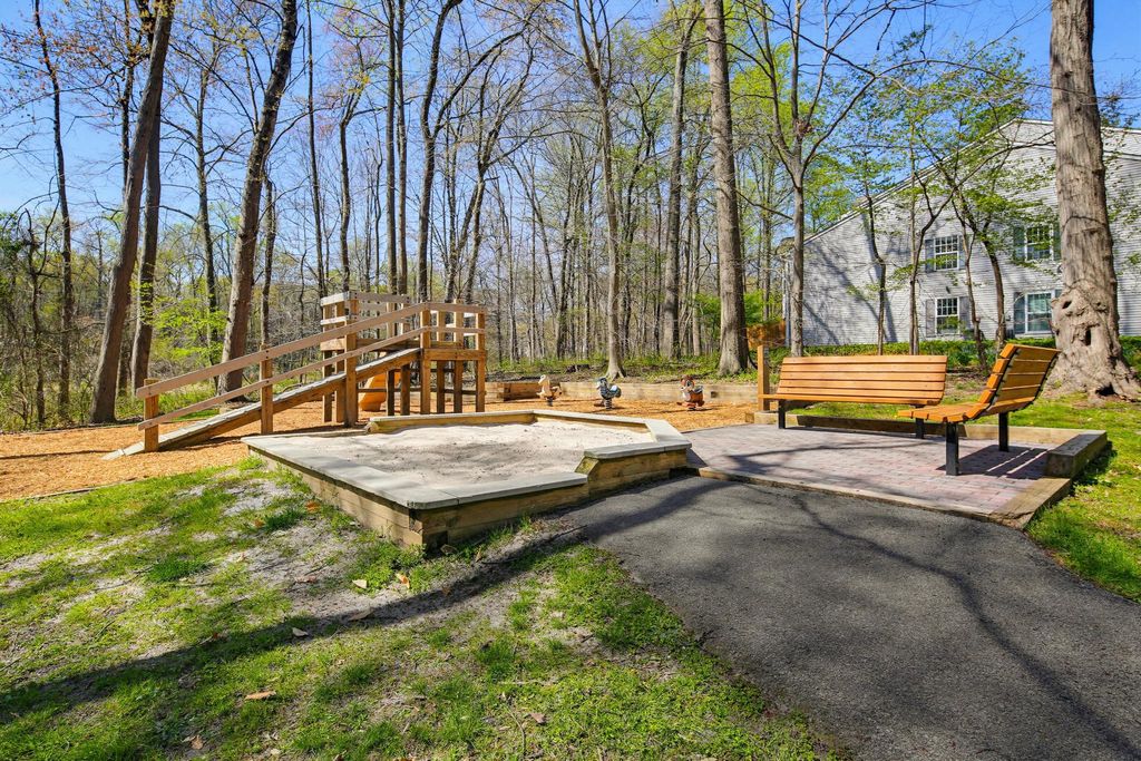 Image 27 of property listing at 6020 SAME SONG SQ #45, Columbia, MD 21044