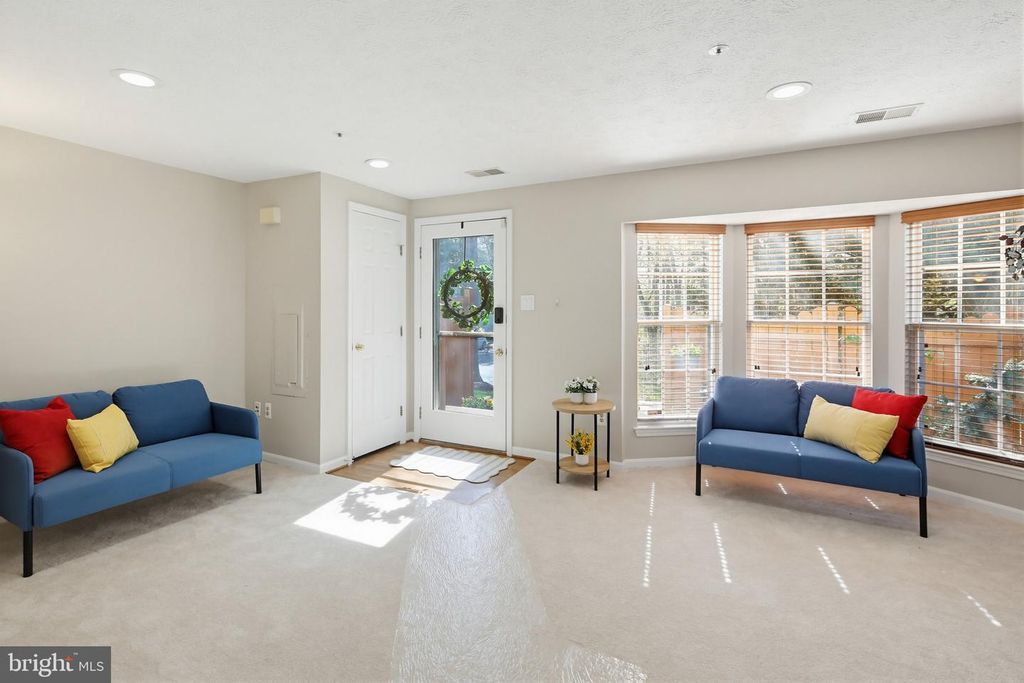 Image 3 of property listing at 6020 SAME SONG SQ #45, Columbia, MD 21044