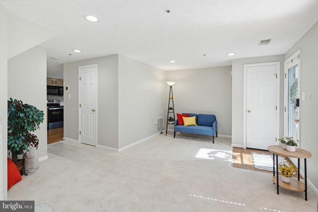 Image 4 of property listing at 6020 SAME SONG SQ #45, Columbia, MD 21044