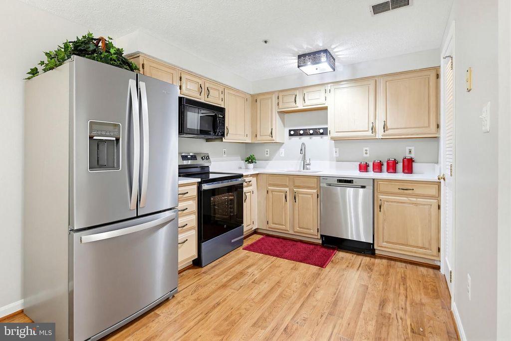 Image 6 of property listing at 6020 SAME SONG SQ #45, Columbia, MD 21044