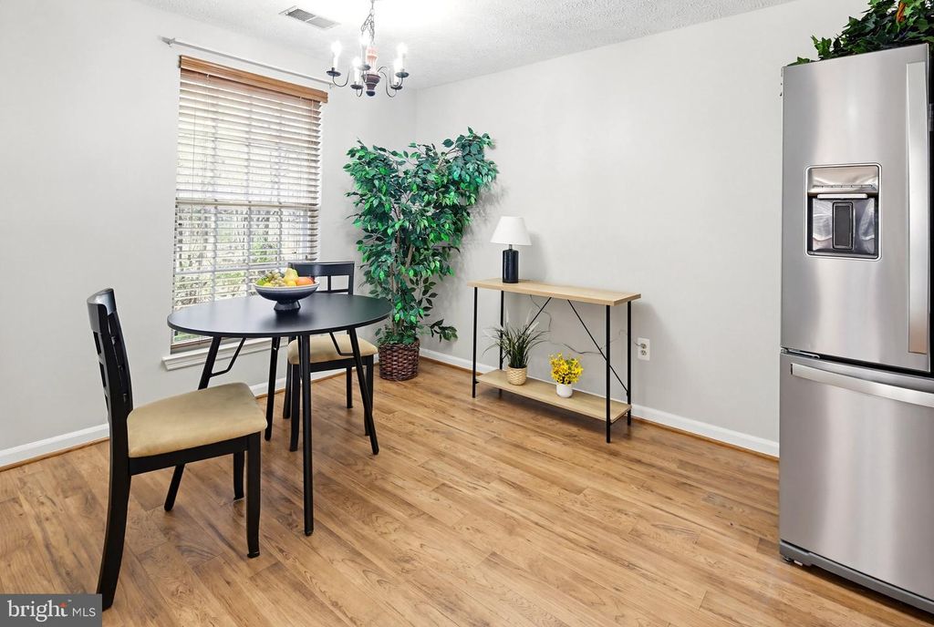 Image 8 of property listing at 6020 SAME SONG SQ #45, Columbia, MD 21044