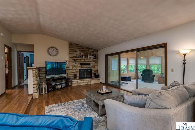 23 Holiday Court, North Mankato, MN 56063