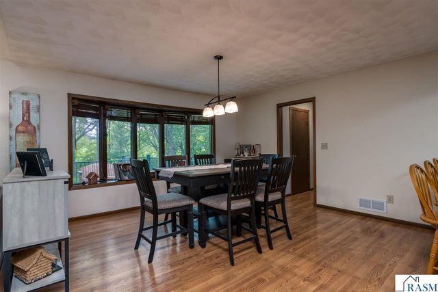 23 Holiday Court, North Mankato, MN 56063