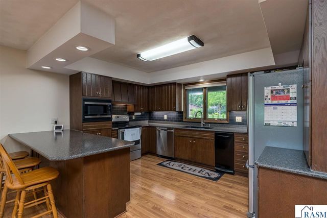 23 Holiday Court, North Mankato, MN 56063