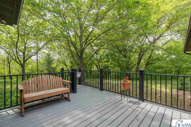 23 Holiday Court, North Mankato, MN 56063