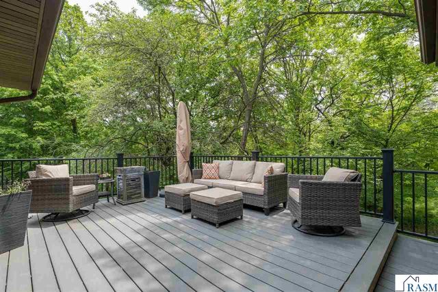 23 Holiday Court, North Mankato, MN 56063