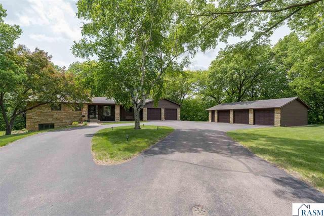 23 Holiday Court, North Mankato, MN 56063