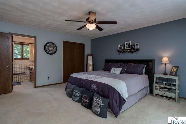 23 Holiday Court, North Mankato, MN 56063