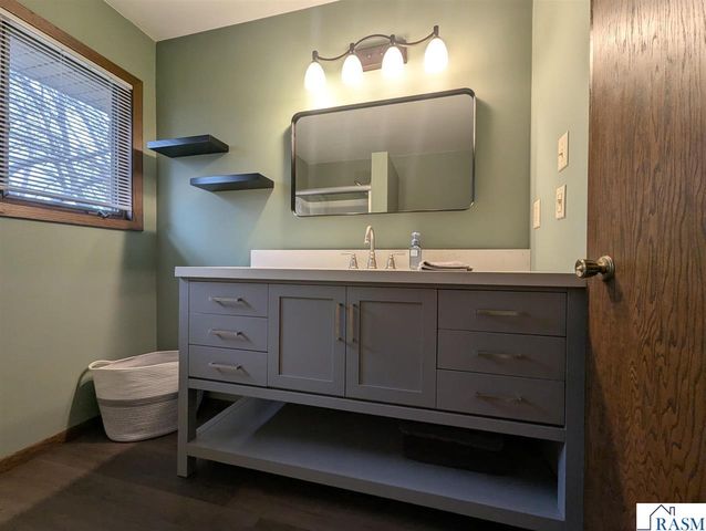 23 Holiday Court, North Mankato, MN 56063