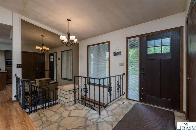 23 Holiday Court, North Mankato, MN 56063