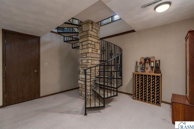 23 Holiday Court, North Mankato, MN 56063