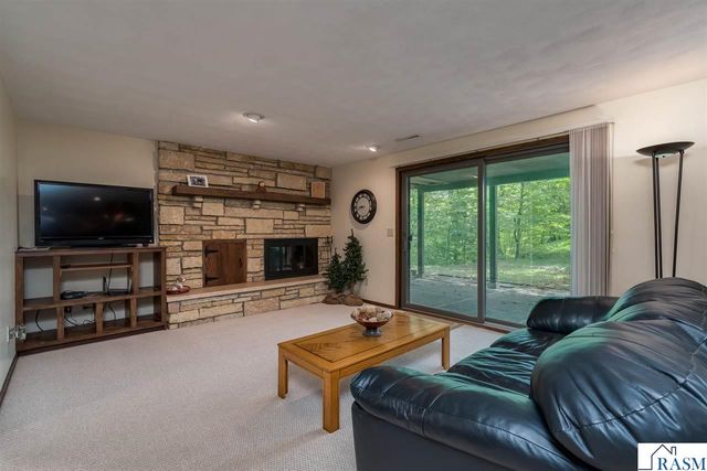 23 Holiday Court, North Mankato, MN 56063