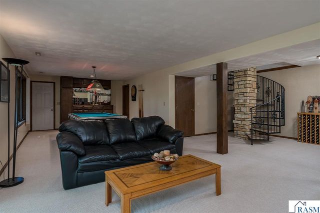 23 Holiday Court, North Mankato, MN 56063