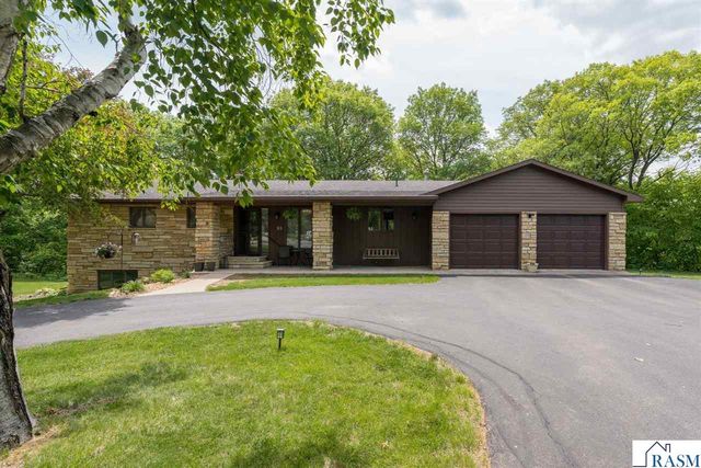 23 Holiday Court, North Mankato, MN 56063