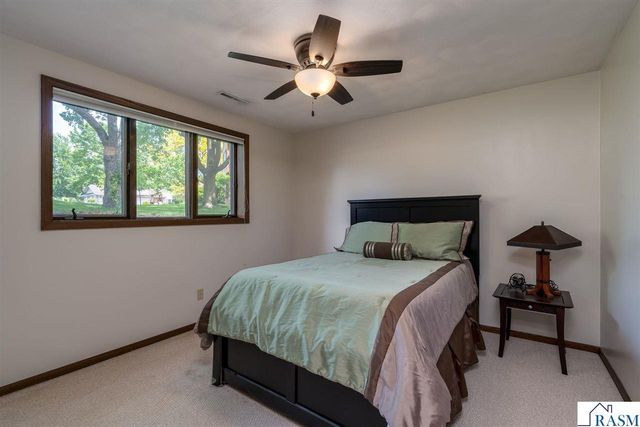 23 Holiday Court, North Mankato, MN 56063