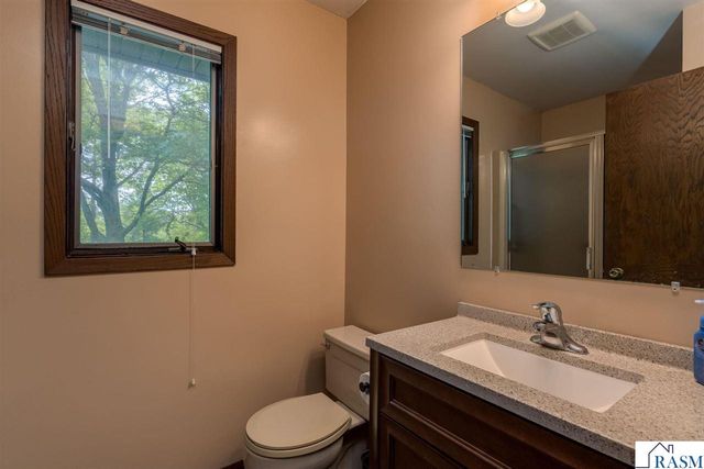 23 Holiday Court, North Mankato, MN 56063